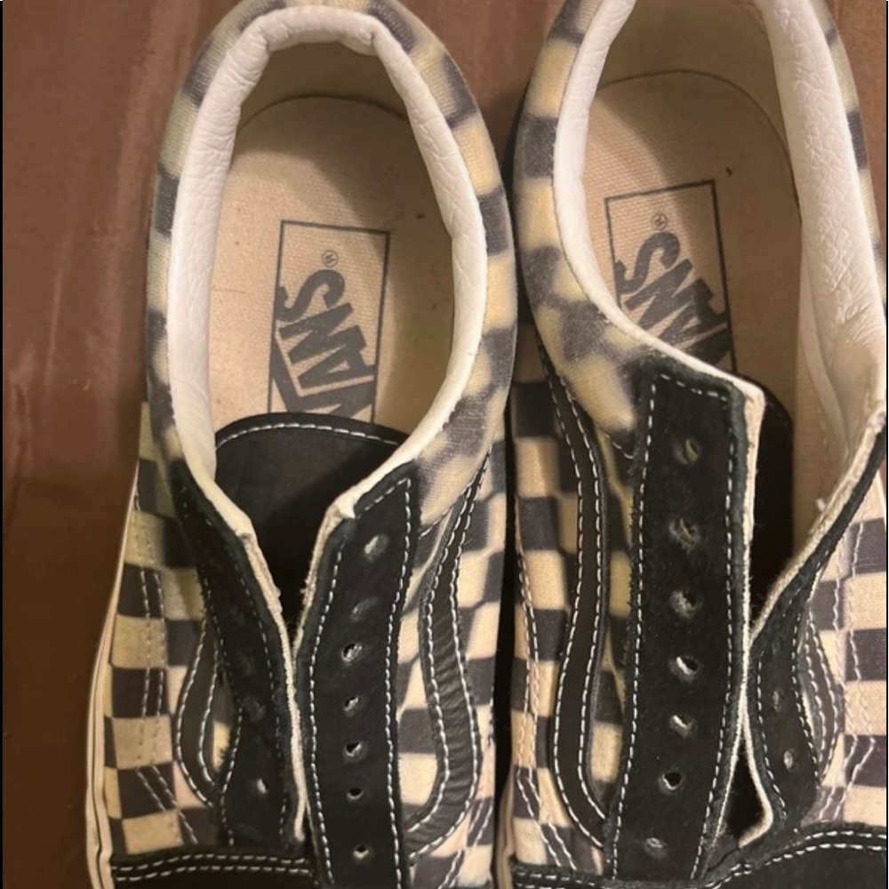 Vans - Picture 3 of 4